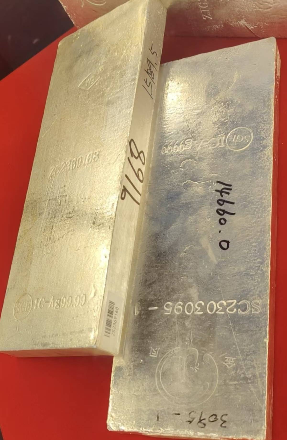 男子10万余克白银租给金店挣利息，想取回被拒：你起诉吧